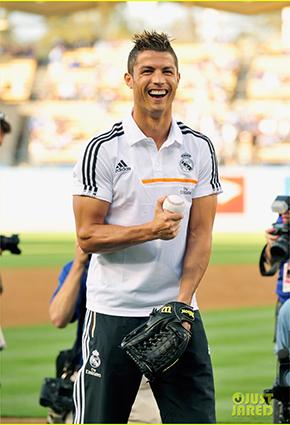 رونالدو يتحوّل إلى لاعب بيسبول